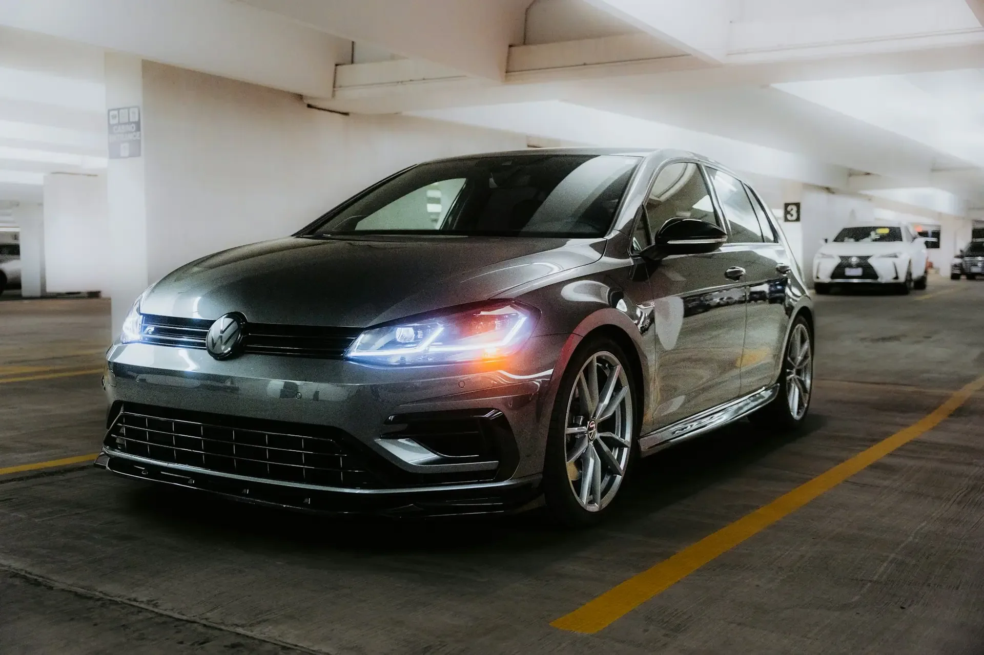 Volkswagen Golf 1.5 TSI VII · R-Line — Trois-quarts