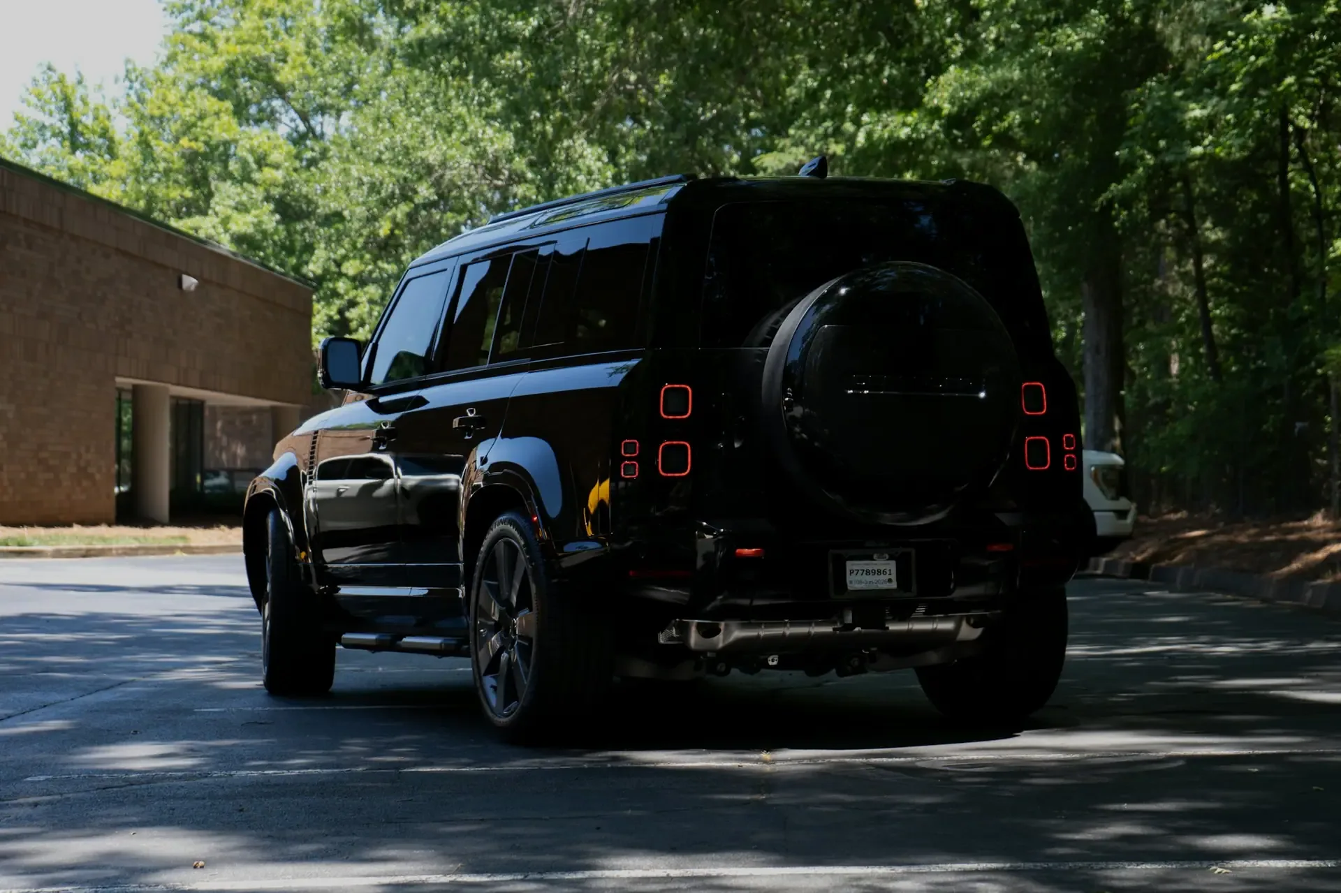 Land Rover Defender 110 P400 X · Hybride léger — Arrière