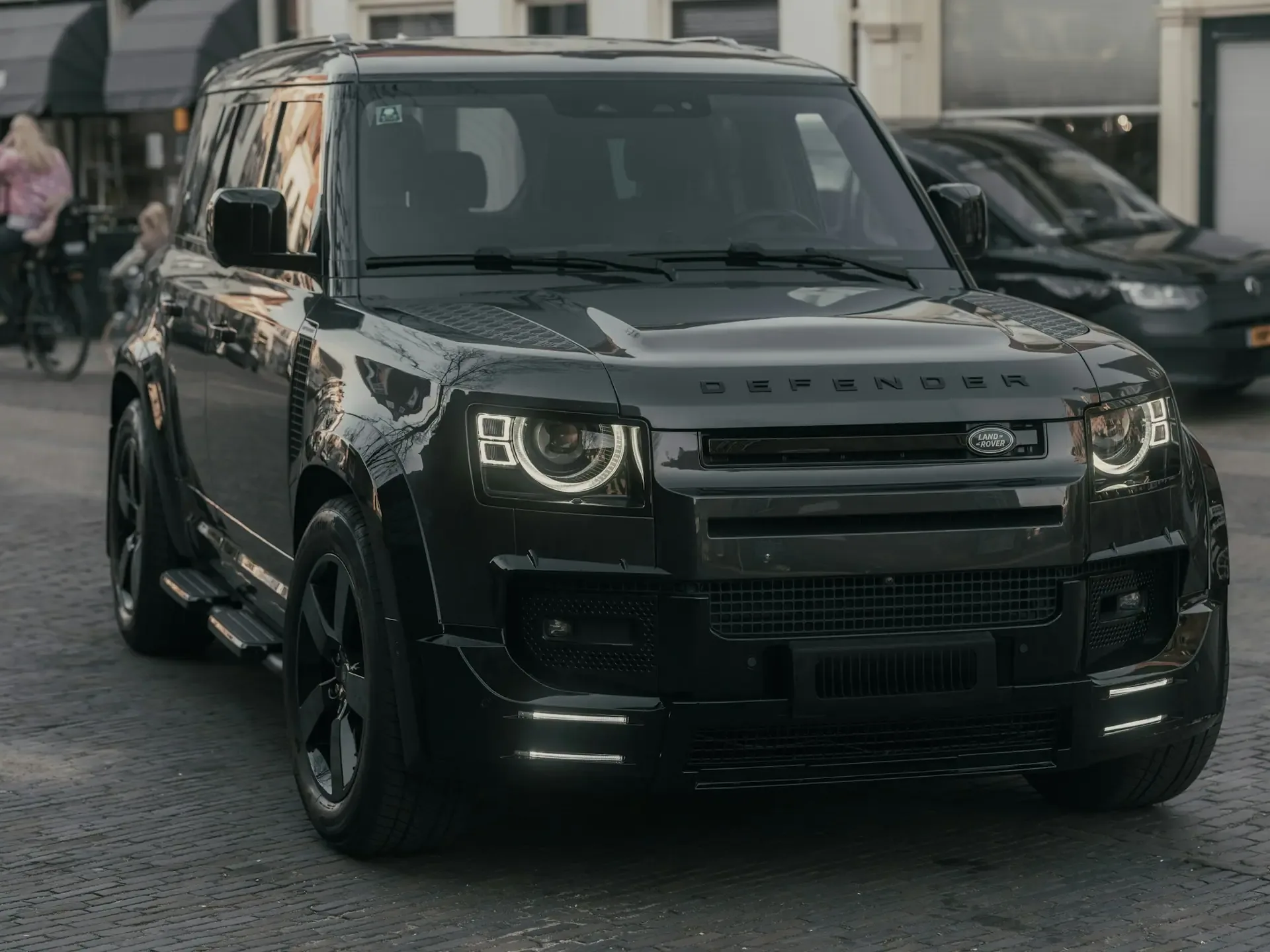 Land Rover Defender 110 P400 X · Hybride léger — Face avant
