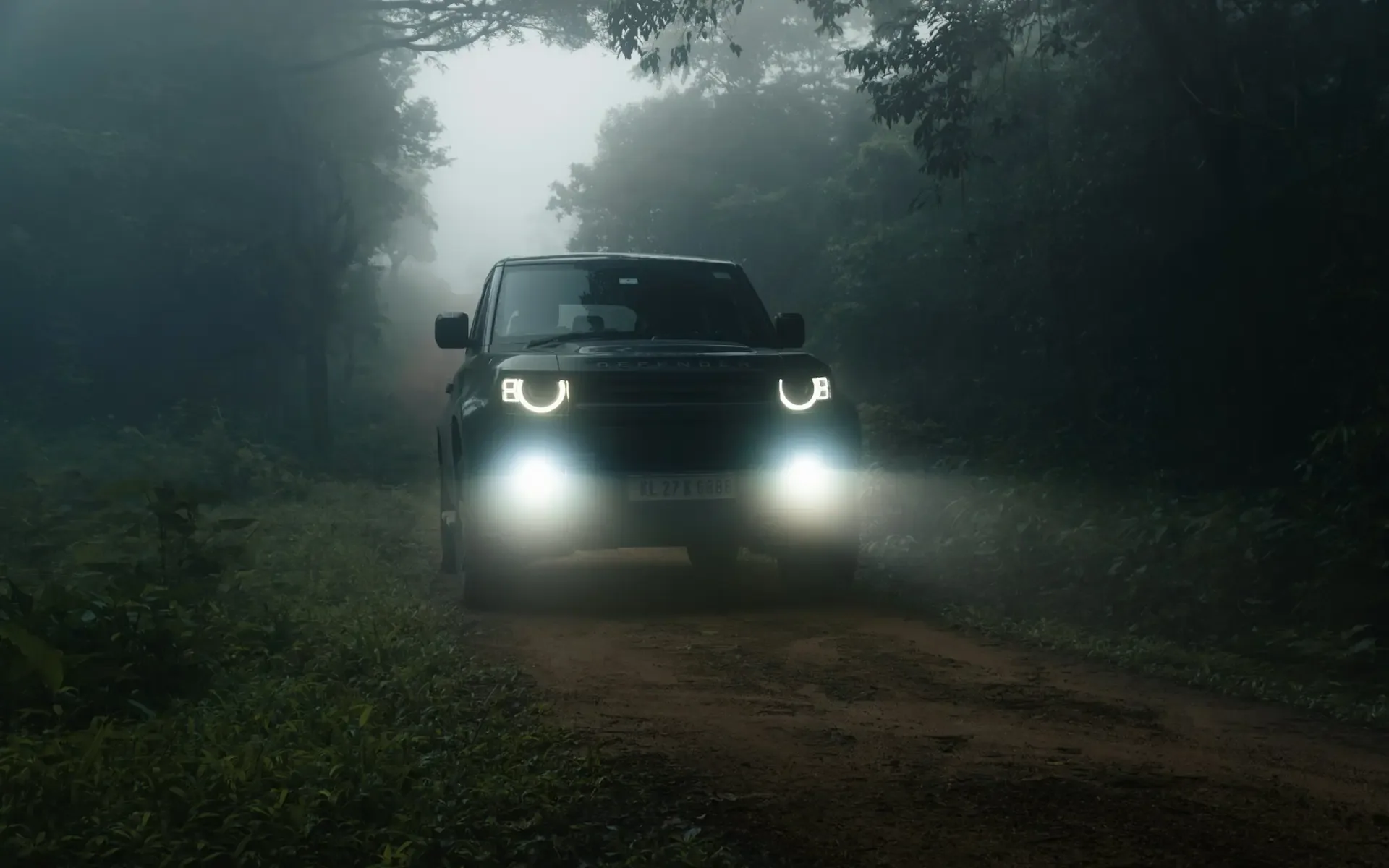 Land Rover Defender 110 P400 X · Hybride léger — Terrain