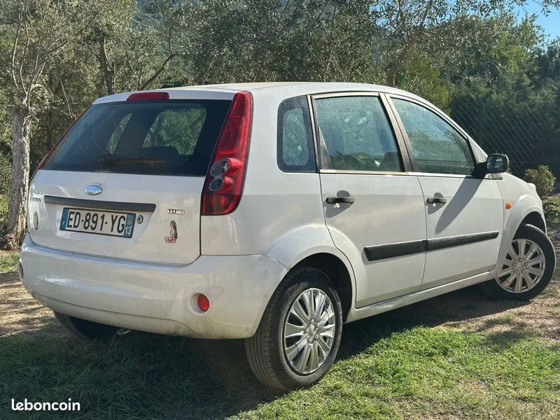 Ford Fiesta 1.4 TDCi 68 ch Ambiente 5 portes