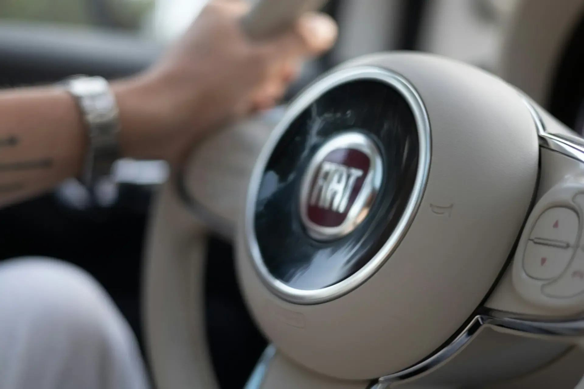 Fiat 500 Lounge 1.2 · 69 ch — Volant